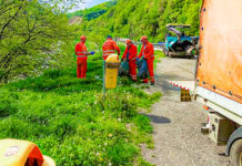 Drumarii din Gorj nu mai fac față gunoaielor de pe marginea drumurilor: ”În zonele turistice, aduc deşeurile din cabane”