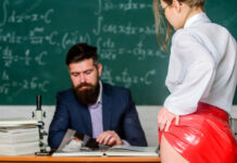 Adolescentă de 16 ani din Gorj, surprinsă de mamă în timp ce făcea sex cu un profesor